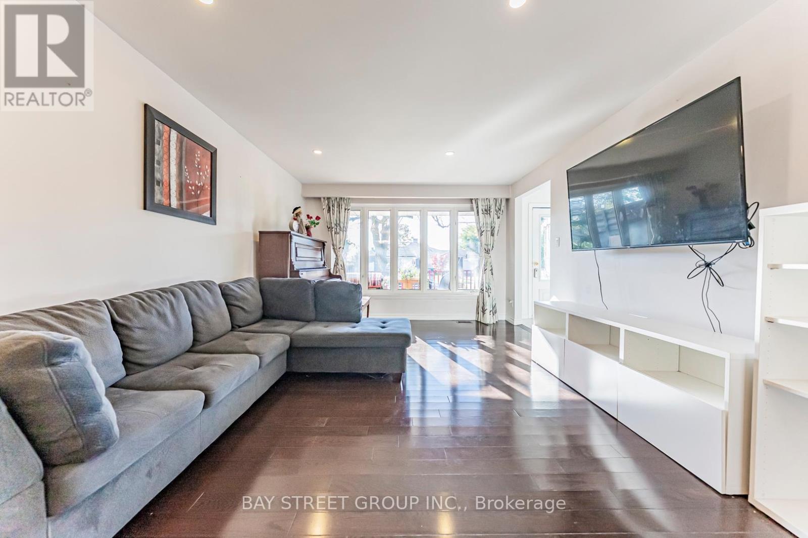 Main Floor #2 - 43 Sherwood Forest Drive, Markham, ON - Indoor Photo Showing Living Room