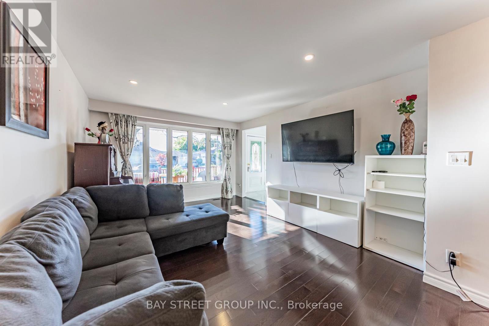 Main Floor #2 - 43 Sherwood Forest Drive, Markham, ON - Indoor Photo Showing Living Room