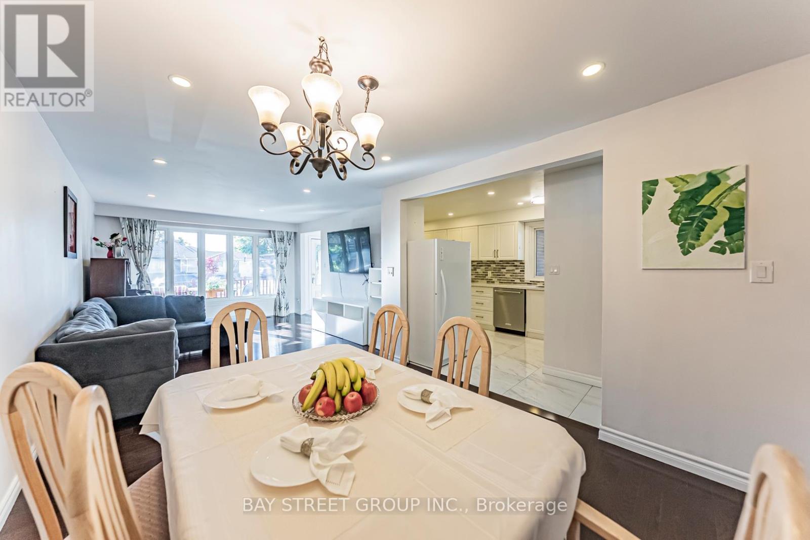 Main Floor #2 - 43 Sherwood Forest Drive, Markham, ON - Indoor Photo Showing Dining Room