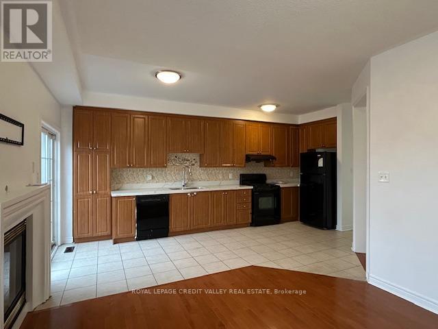 4 Blue Meadow Court, Markham, ON - Indoor Photo Showing Kitchen