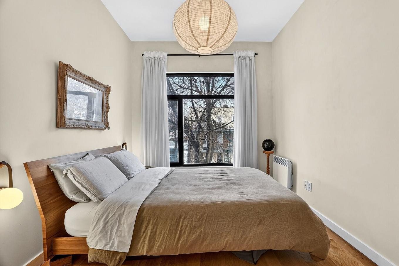 Chambre à coucher - 2415 Rue Ste-Catherine E., Montréal (Ville-Marie), QC - Indoor Photo Showing Bedroom