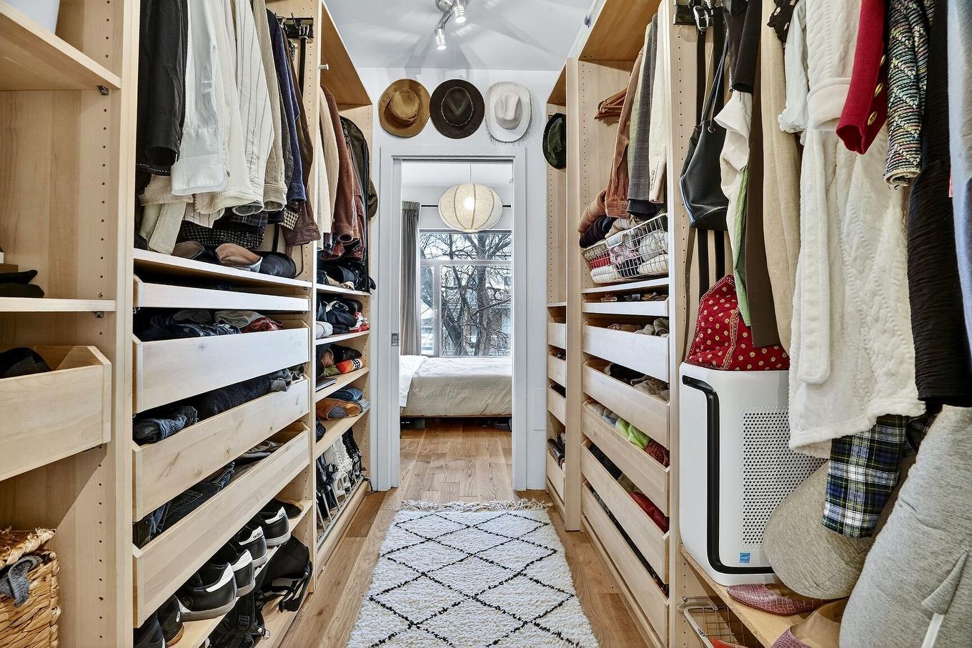 Autre - 2415 Rue Ste-Catherine E., Montréal (Ville-Marie), QC - Indoor With Storage