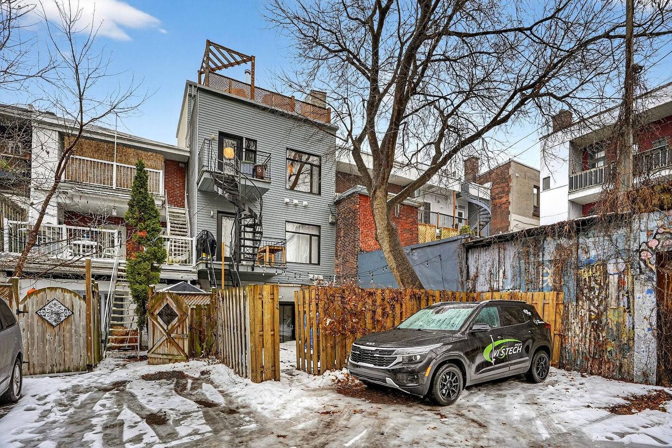 Stationnement - 2415 Rue Ste-Catherine E., Montréal (Ville-Marie), QC - Outdoor