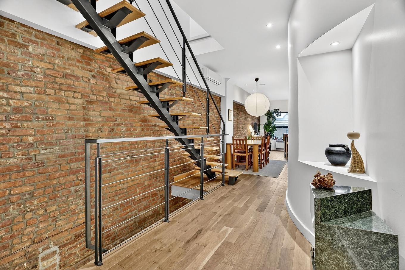 Escalier - 2415 Rue Ste-Catherine E., Montréal (Ville-Marie), QC - Indoor Photo Showing Other Room