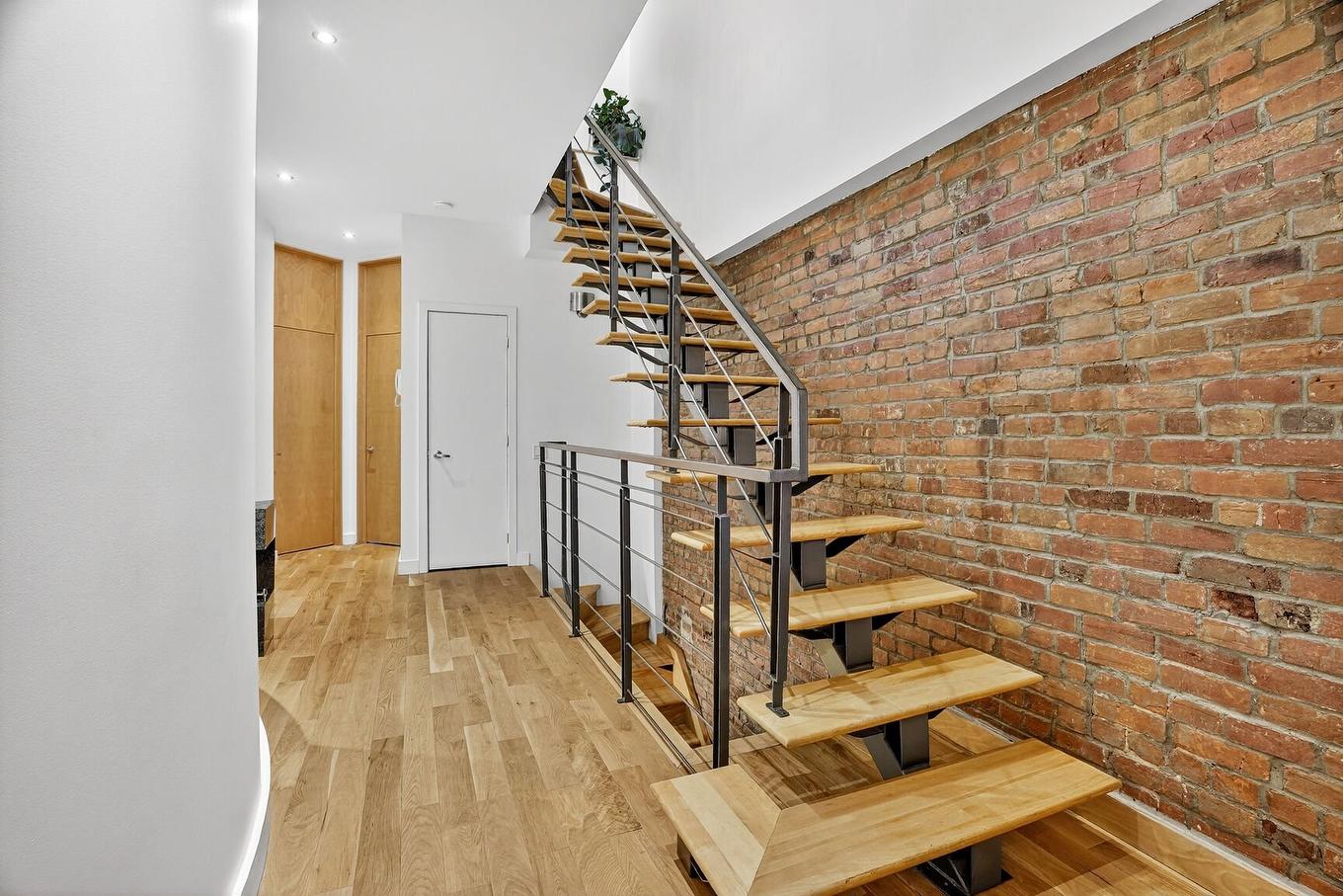 Escalier - 2415 Rue Ste-Catherine E., Montréal (Ville-Marie), QC - Indoor Photo Showing Other Room