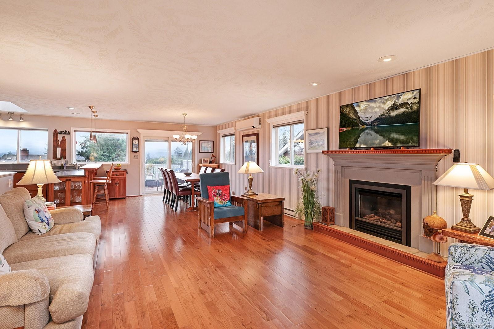 2143 Cooke Ave, Comox, BC