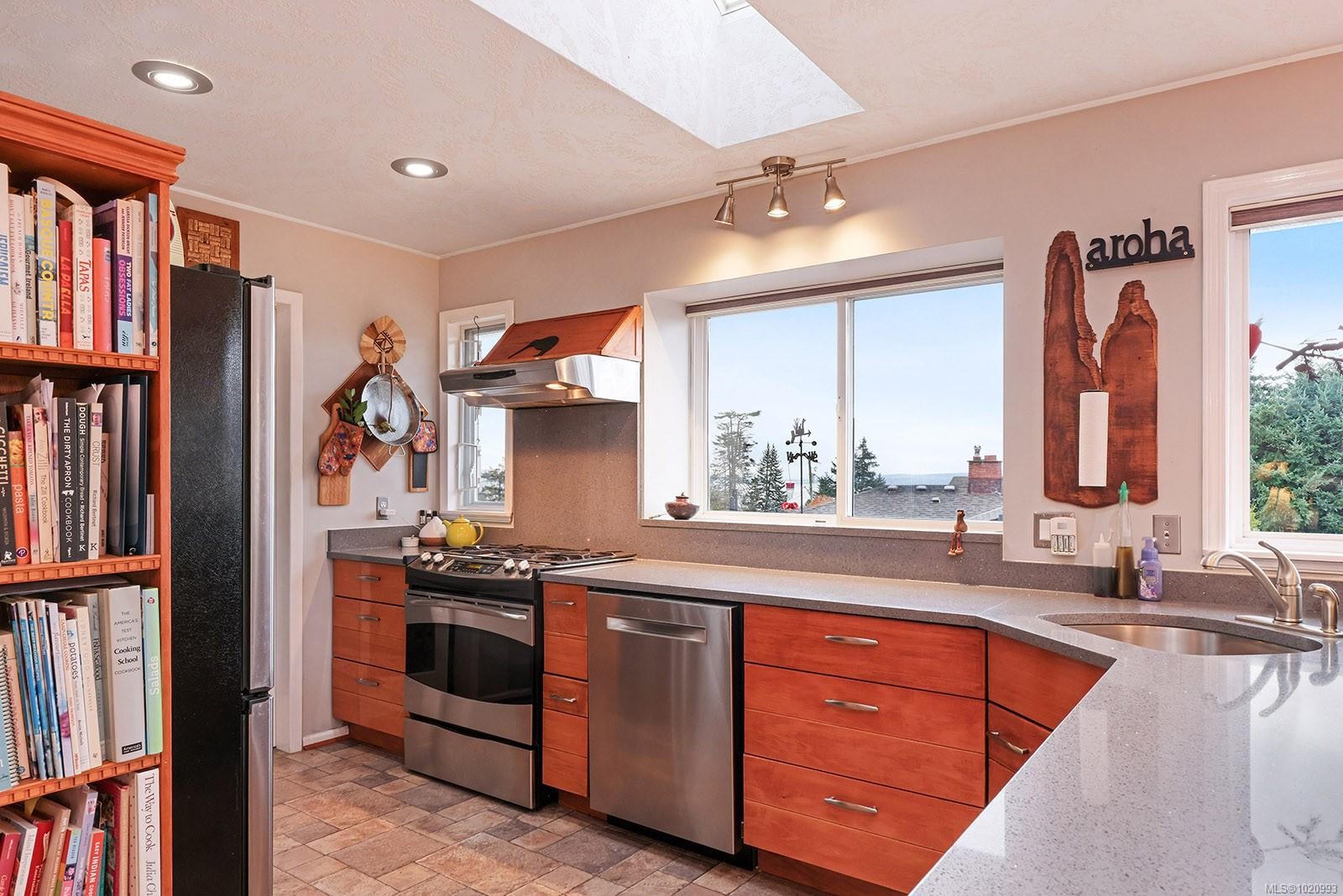 2143 Cooke Ave, Comox, BC