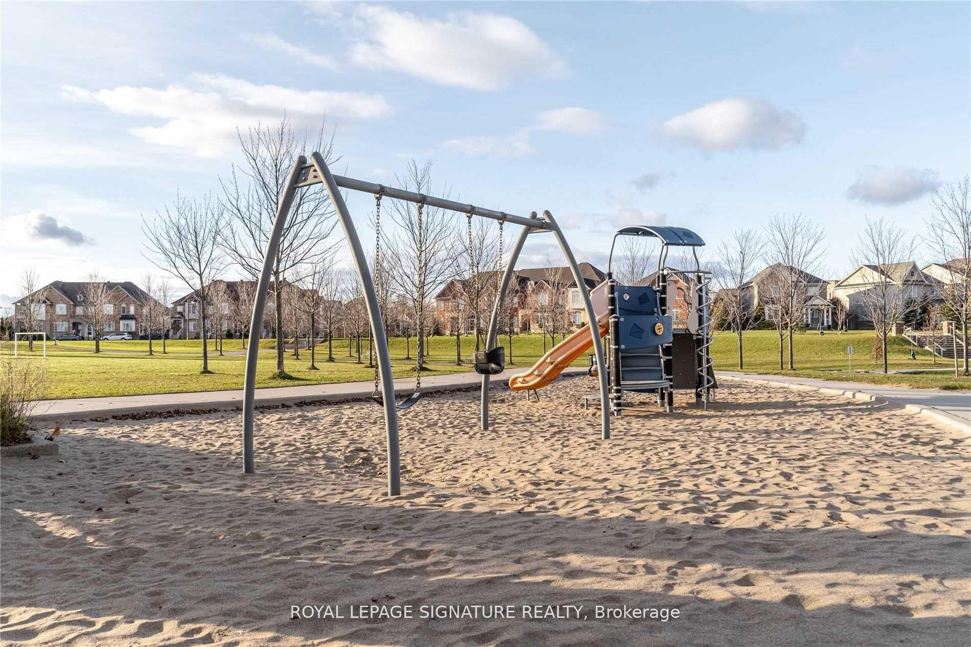 2324-20 Westmeath Lane, Markham, ON - Outdoor With View