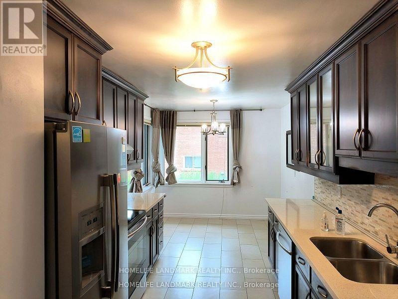 165 Fred Varley Drive, Markham, ON - Indoor Photo Showing Kitchen With Double Sink