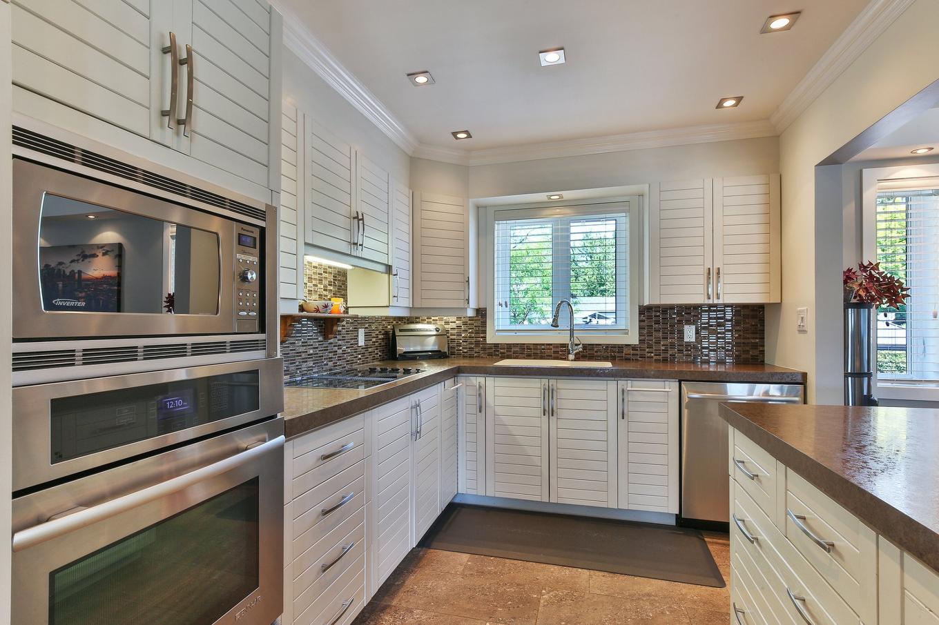 Kitchen - 15 Rue Louis-Liénard-De-Beaujeu, Saint-Jean-Sur-Richelieu, QC - Indoor Photo Showing Kitchen With Upgraded Kitchen