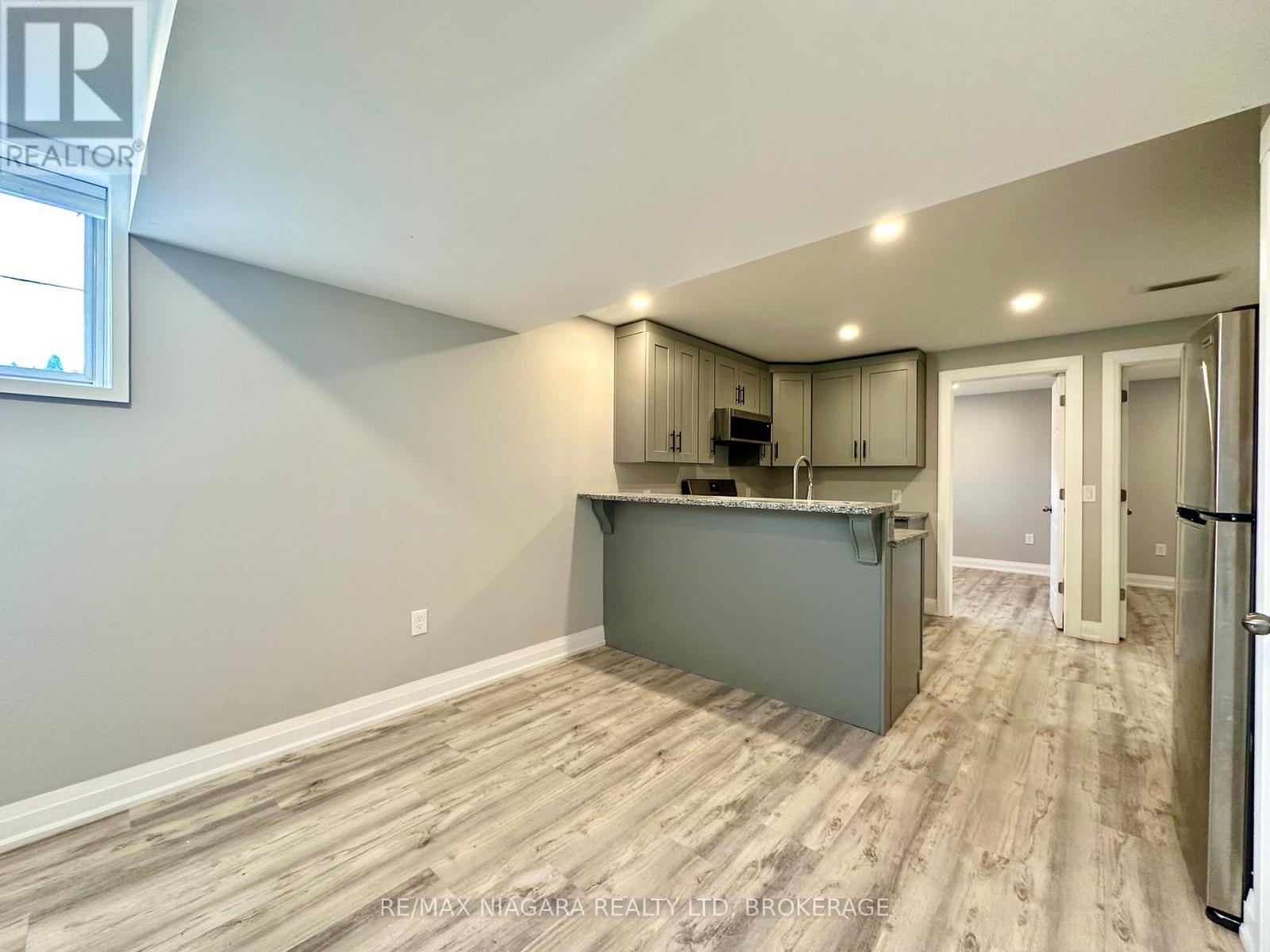 Lower - 39 Grove Avenue, St. Catharines (Secord Woods), ON