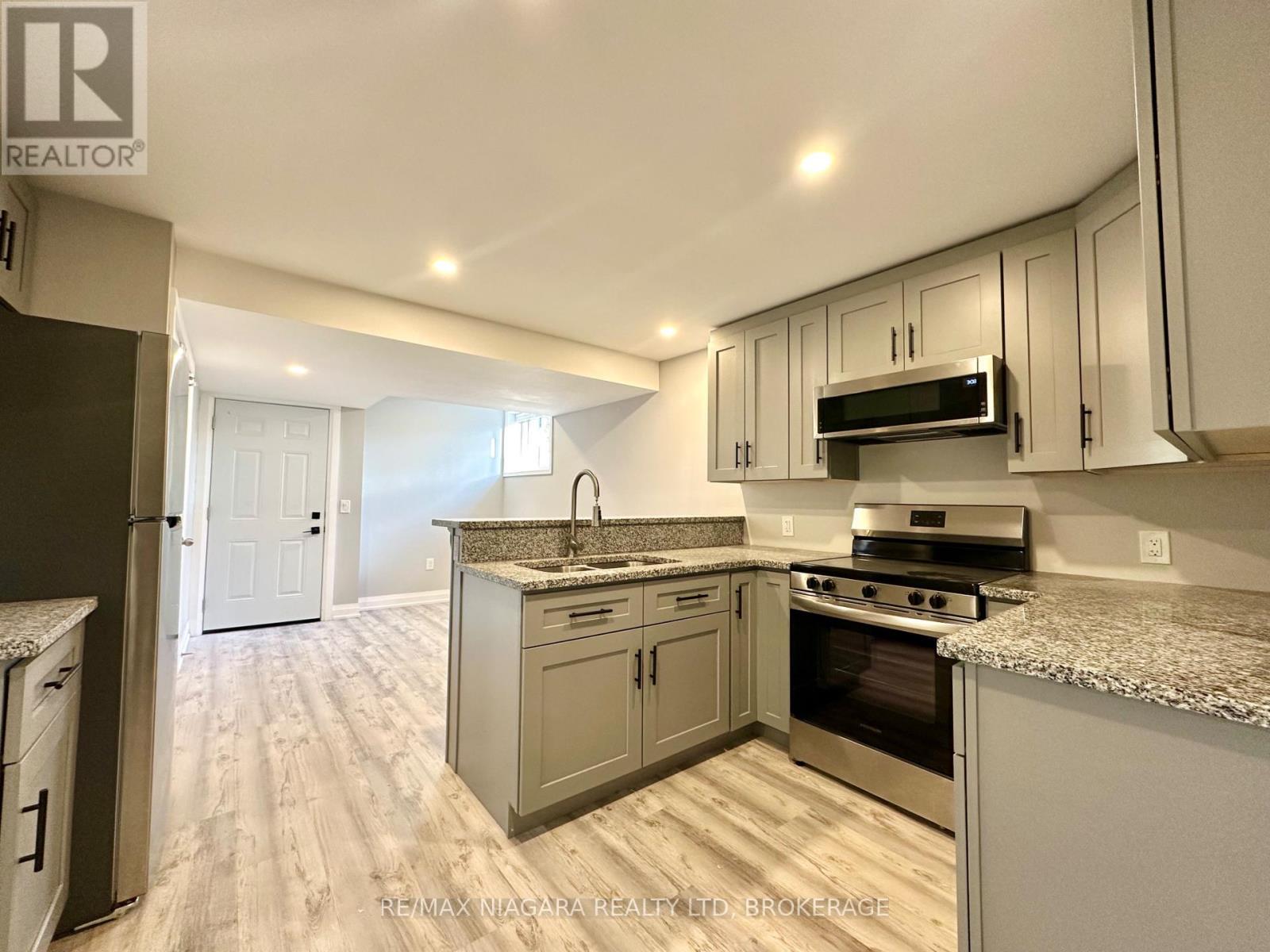 Lower - 39 Grove Avenue, St. Catharines (Secord Woods), ON