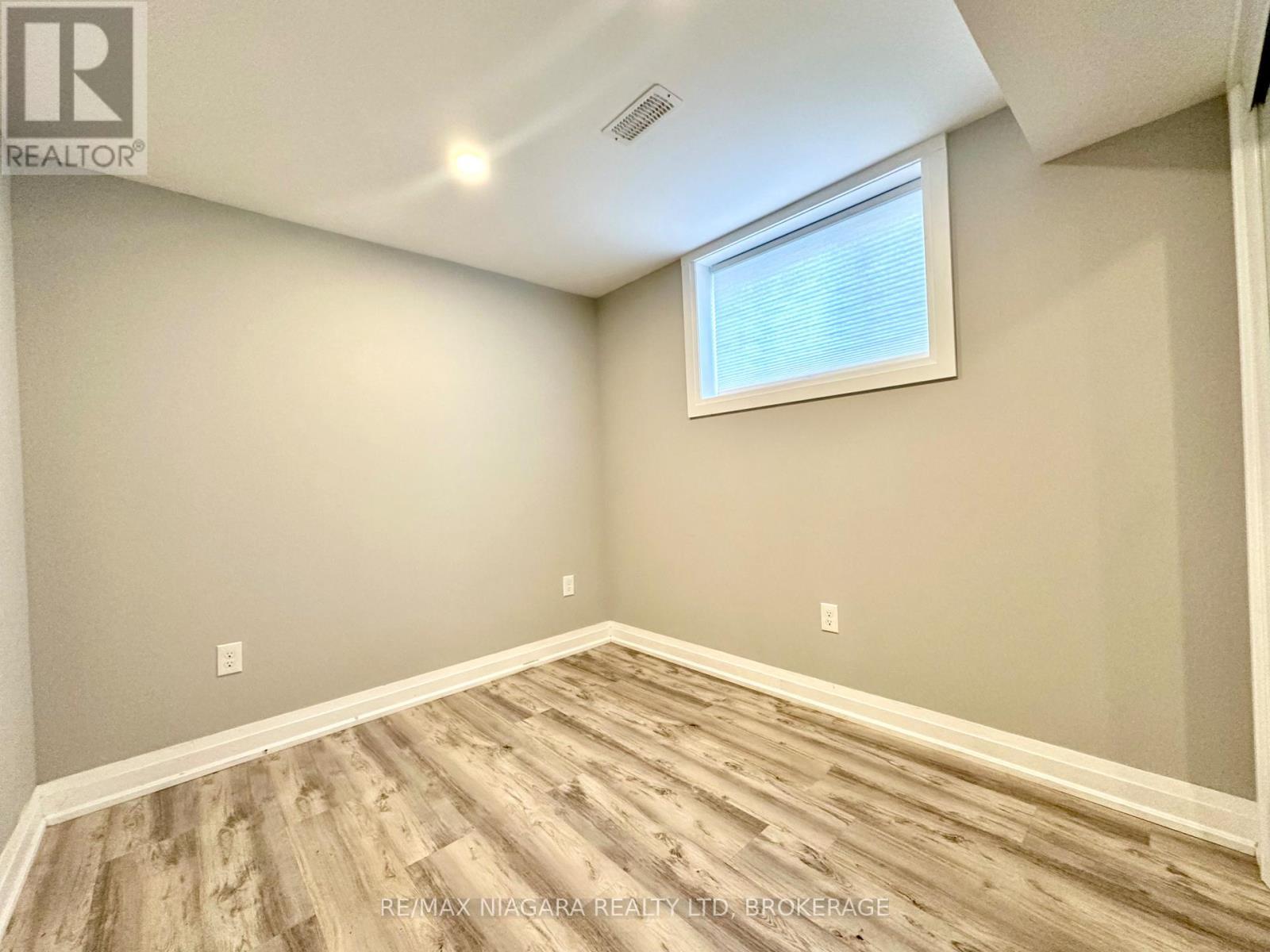 Lower - 39 Grove Avenue, St. Catharines (Secord Woods), ON