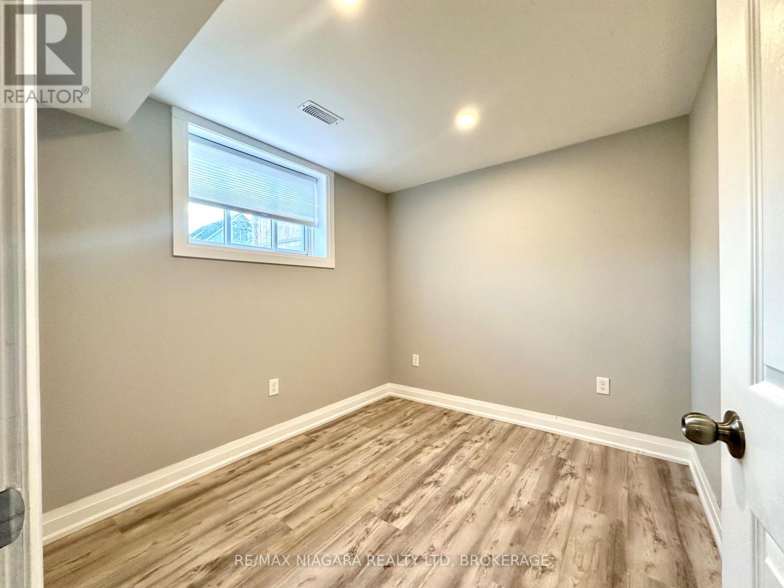 Lower - 39 Grove Avenue, St. Catharines (Secord Woods), ON