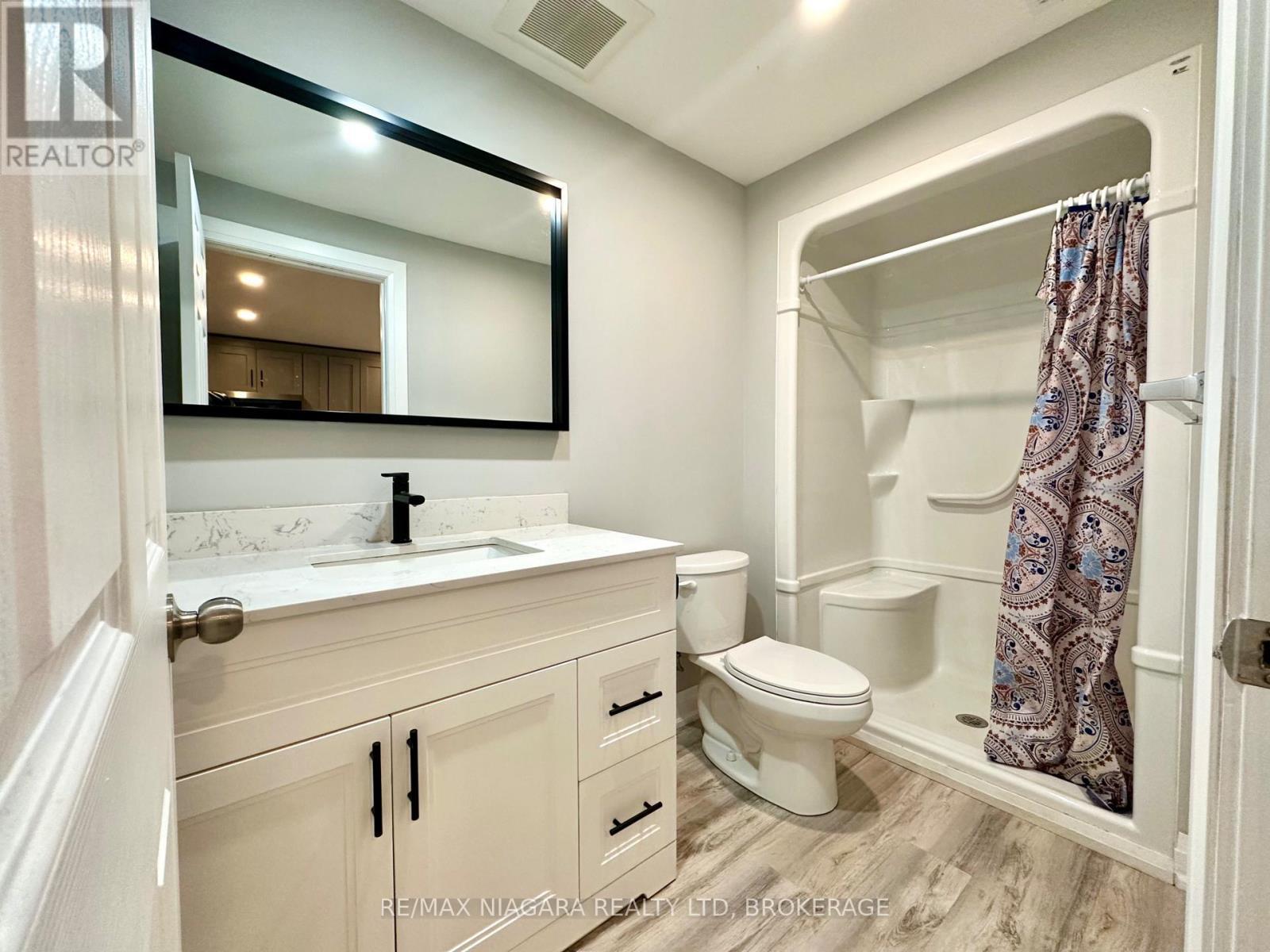 Lower - 39 Grove Avenue, St. Catharines (Secord Woods), ON