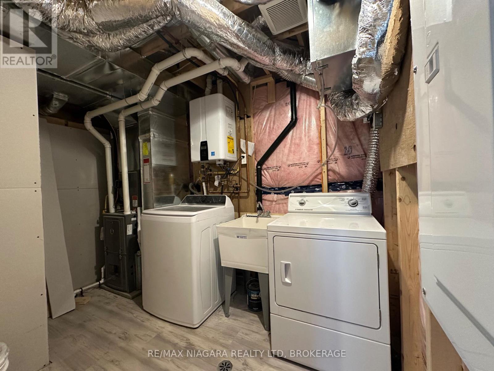 Lower - 39 Grove Avenue, St. Catharines (Secord Woods), ON