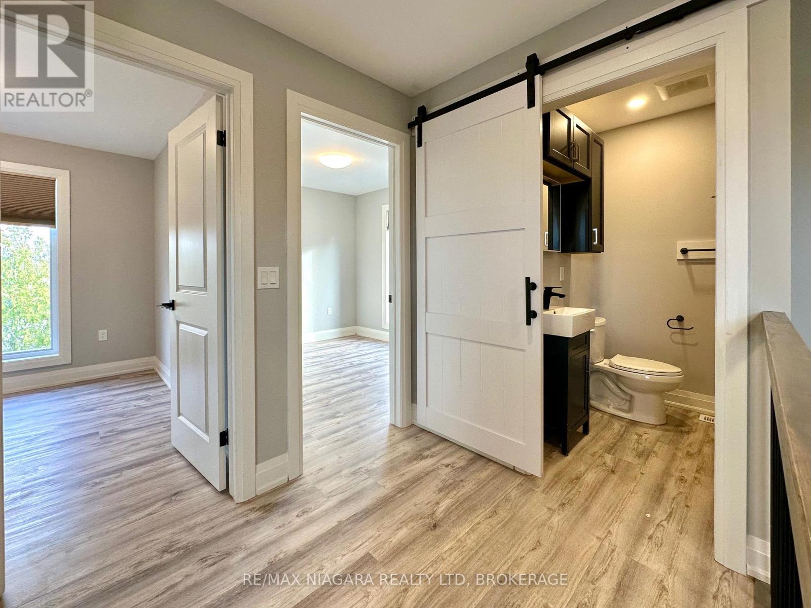 Sheraz Ahmad Remax Niagara Falls 905-414-3884 - Main - 39 Grove Avenue, St. Catharines (Secord Woods), ON - Indoor