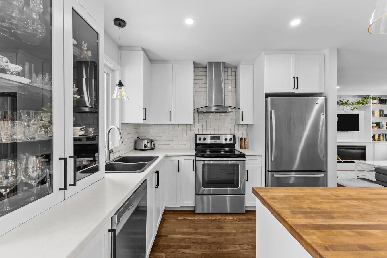 Kitchen - 18 Rue St-Viateur, Rigaud, QC - Indoor Photo Showing Kitchen With Double Sink With Upgraded Kitchen