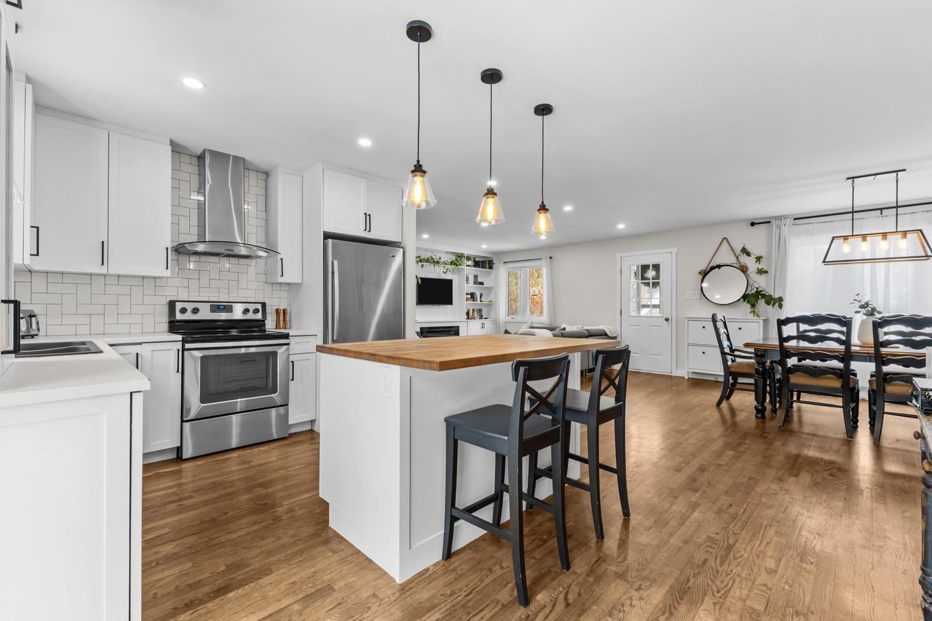 Kitchen - 18 Rue St-Viateur, Rigaud, QC - Indoor Photo Showing Kitchen With Upgraded Kitchen