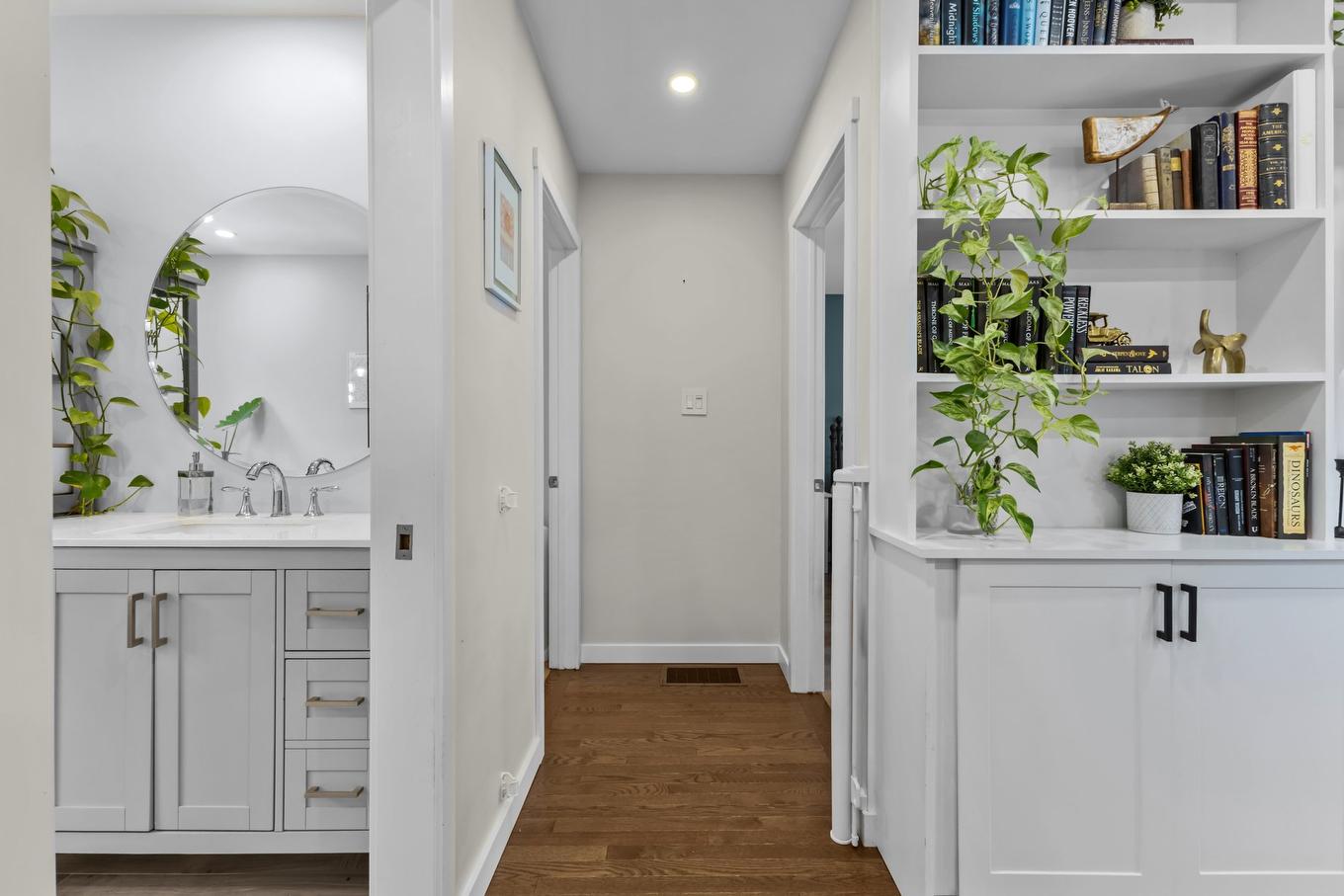 Hall - 18 Rue St-Viateur, Rigaud, QC - Indoor