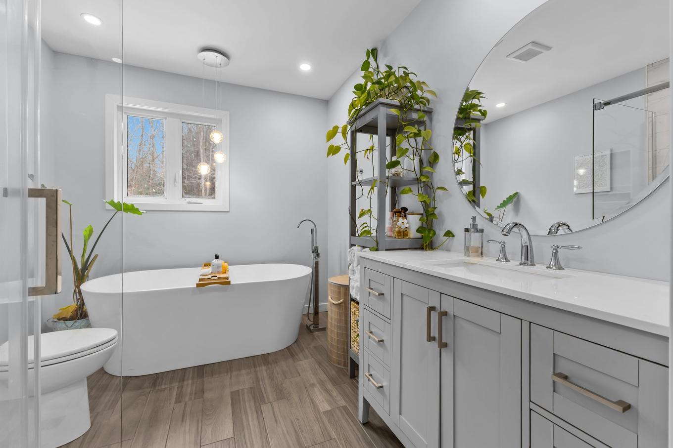 Bathroom - 18 Rue St-Viateur, Rigaud, QC - Indoor Photo Showing Bathroom