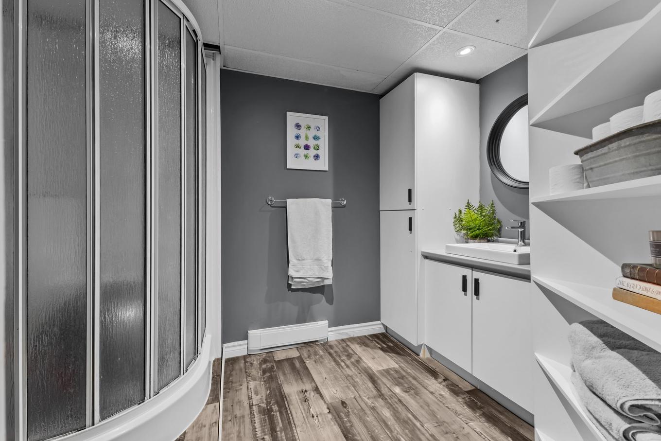 Bathroom - 18 Rue St-Viateur, Rigaud, QC - Indoor Photo Showing Other Room