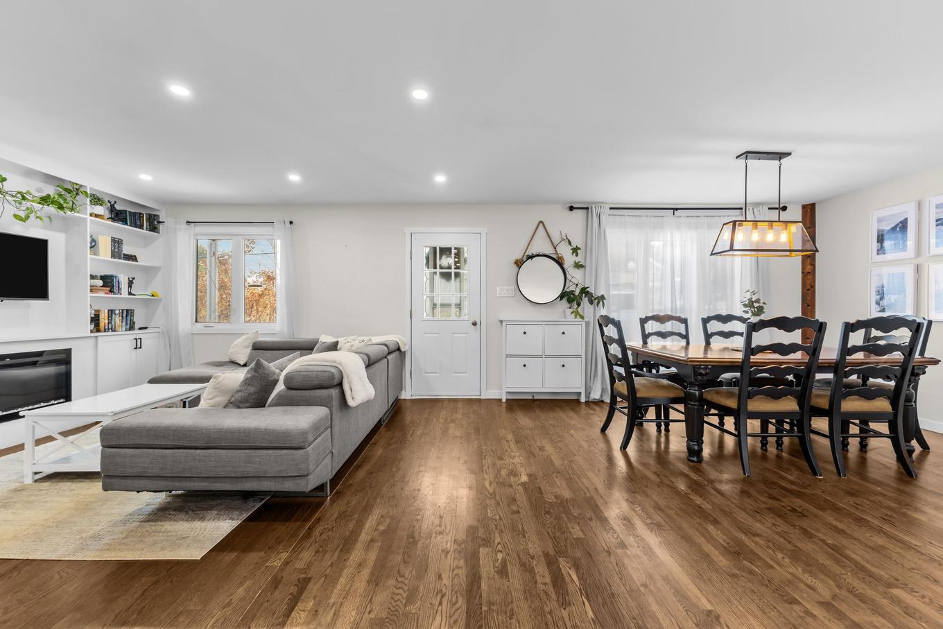 Interior - 18 Rue St-Viateur, Rigaud, QC - Indoor With Fireplace