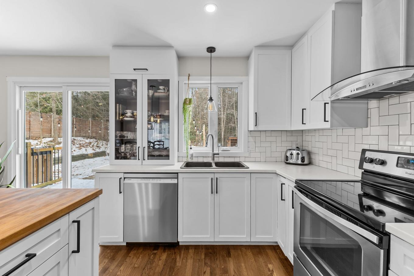 Kitchen - 18 Rue St-Viateur, Rigaud, QC - Indoor Photo Showing Kitchen With Upgraded Kitchen