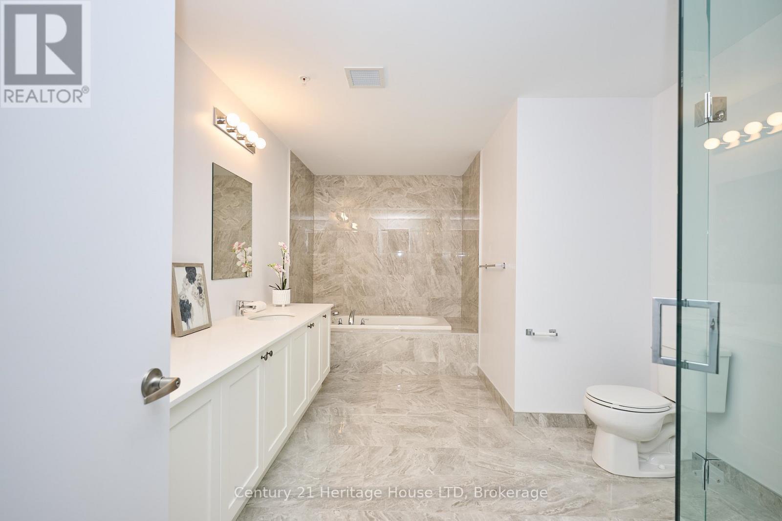 spacious MBRwashroom - 1001 - 7711 Green Vista Gate, Niagara Falls (Oldfield), ON - Indoor Photo Showing Bathroom