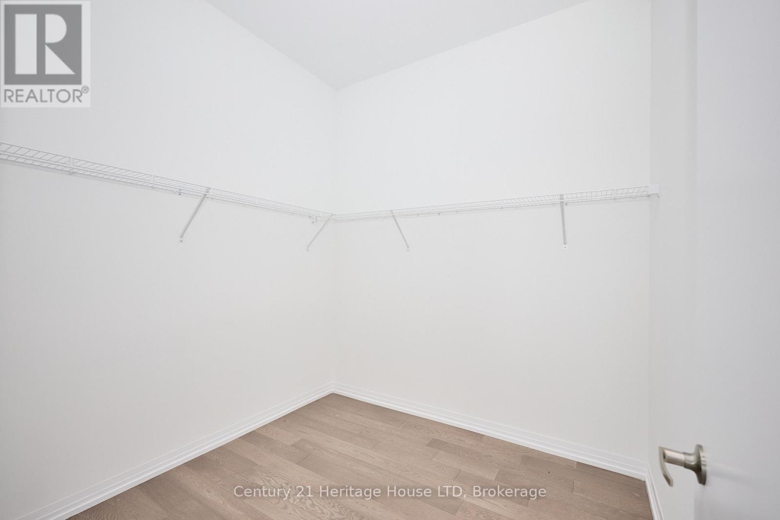 MBR walk-in closet - 1001 - 7711 Green Vista Gate, Niagara Falls (Oldfield), ON - Indoor With Storage