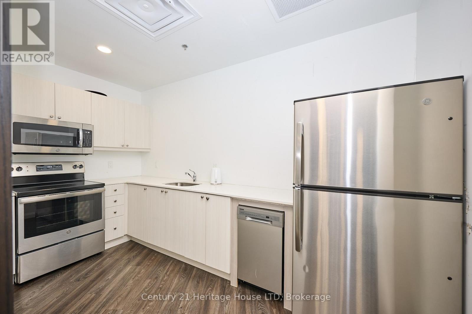 party room kitchen - 1001 - 7711 Green Vista Gate, Niagara Falls (Oldfield), ON - Indoor Photo Showing Kitchen With Stainless Steel Kitchen