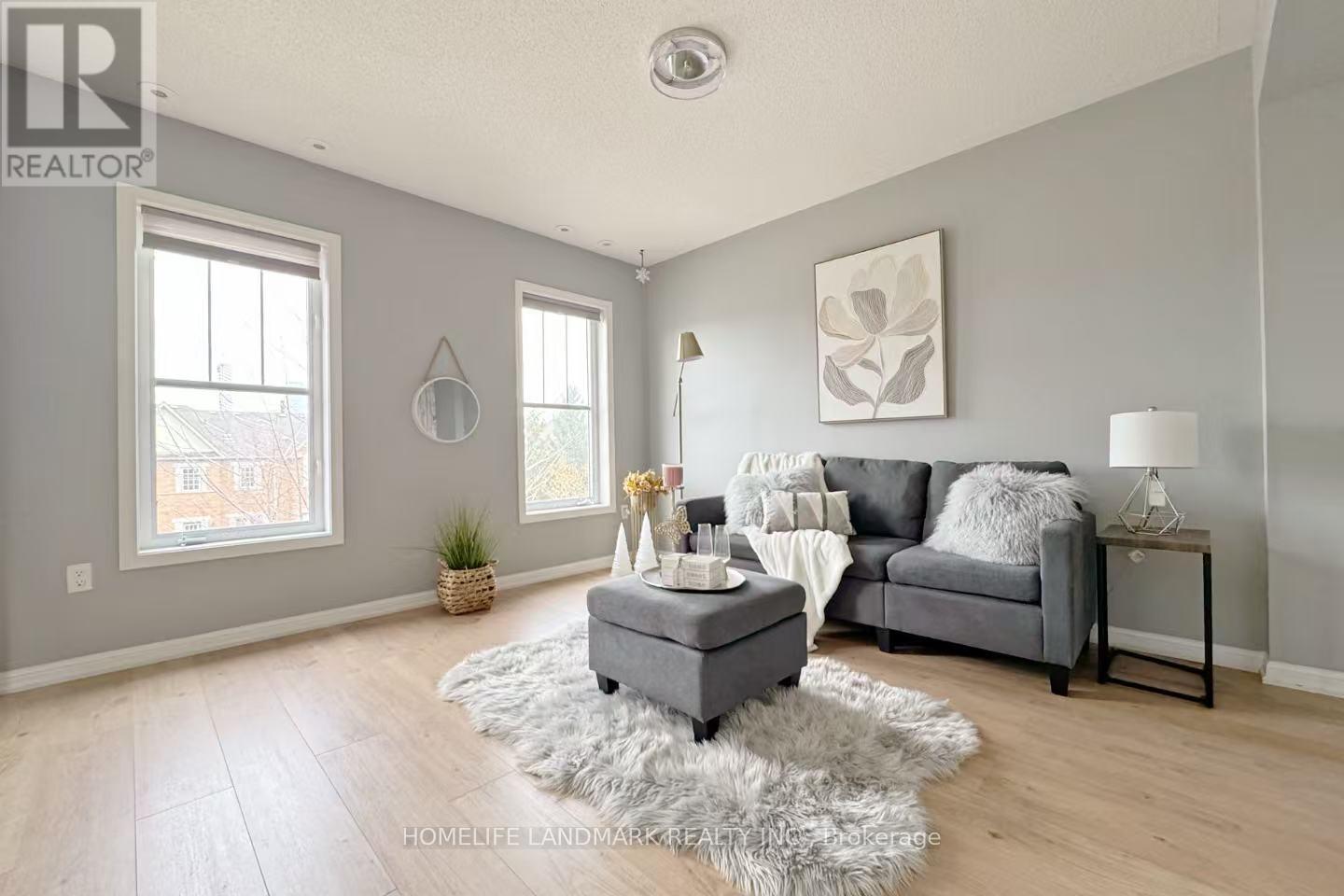 6 - 580 Shoreline Drive, Mississauga, ON - Indoor Photo Showing Living Room