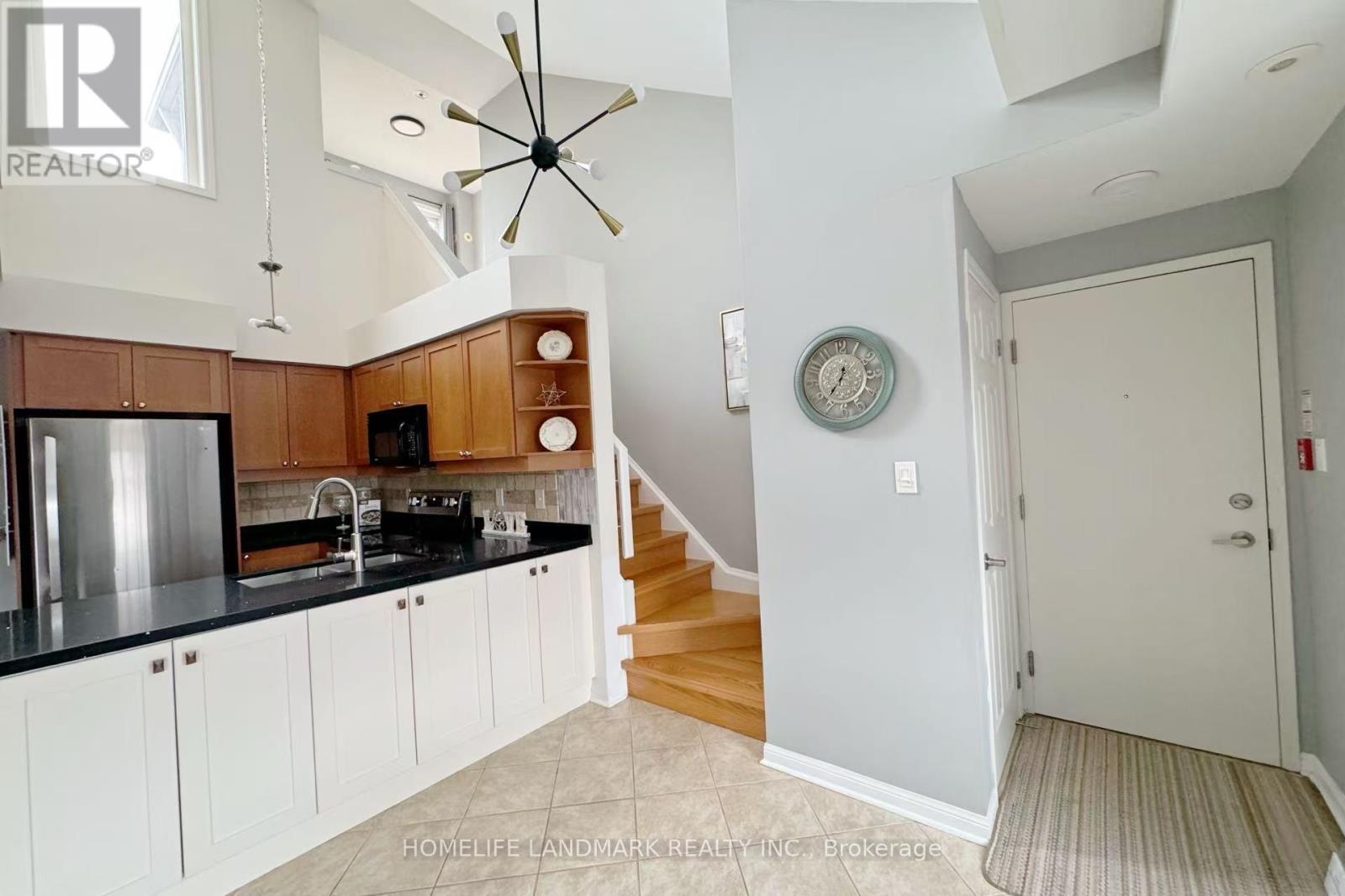6 - 580 Shoreline Drive, Mississauga, ON - Indoor Photo Showing Kitchen