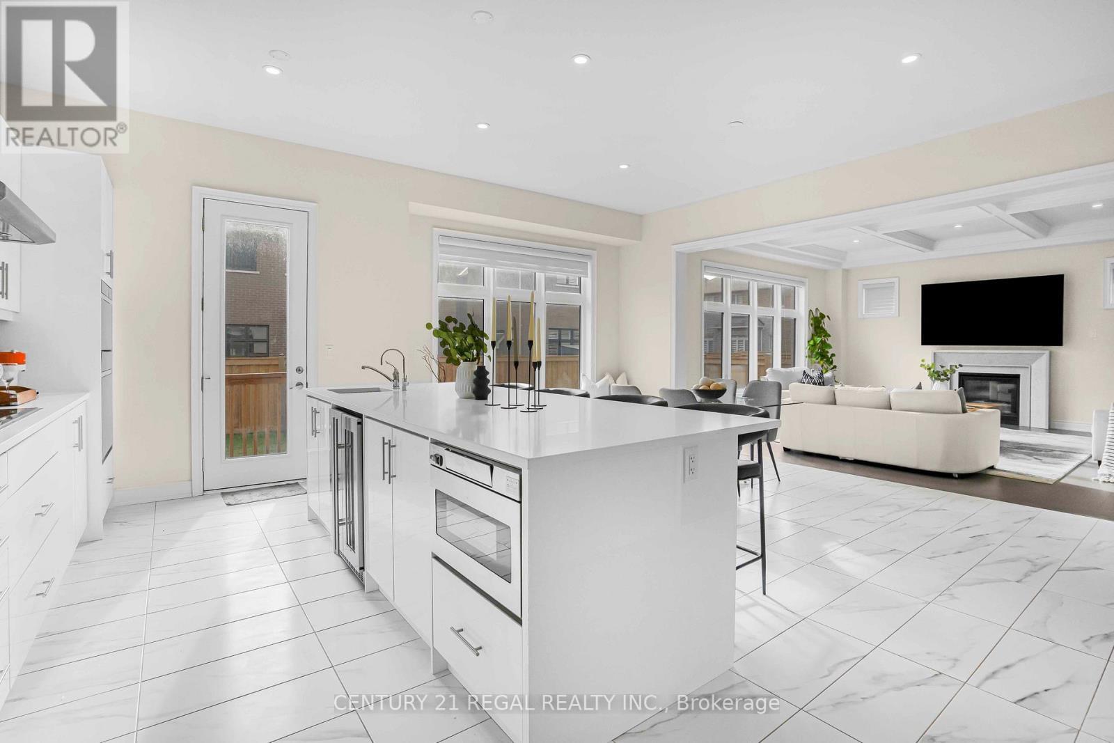 15 Ballanview Court, Whitchurch-Stouffville, ON - Indoor Photo Showing Kitchen