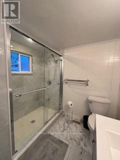 7801 Woodbine Street, Niagara Falls, ON - Indoor Photo Showing Bathroom