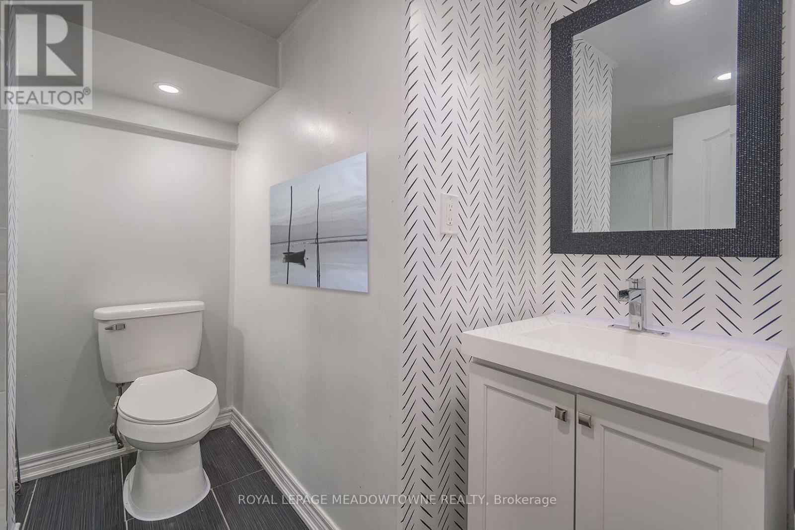 Lower - 462 Kingsleigh Court, Milton, ON - Indoor Photo Showing Bathroom