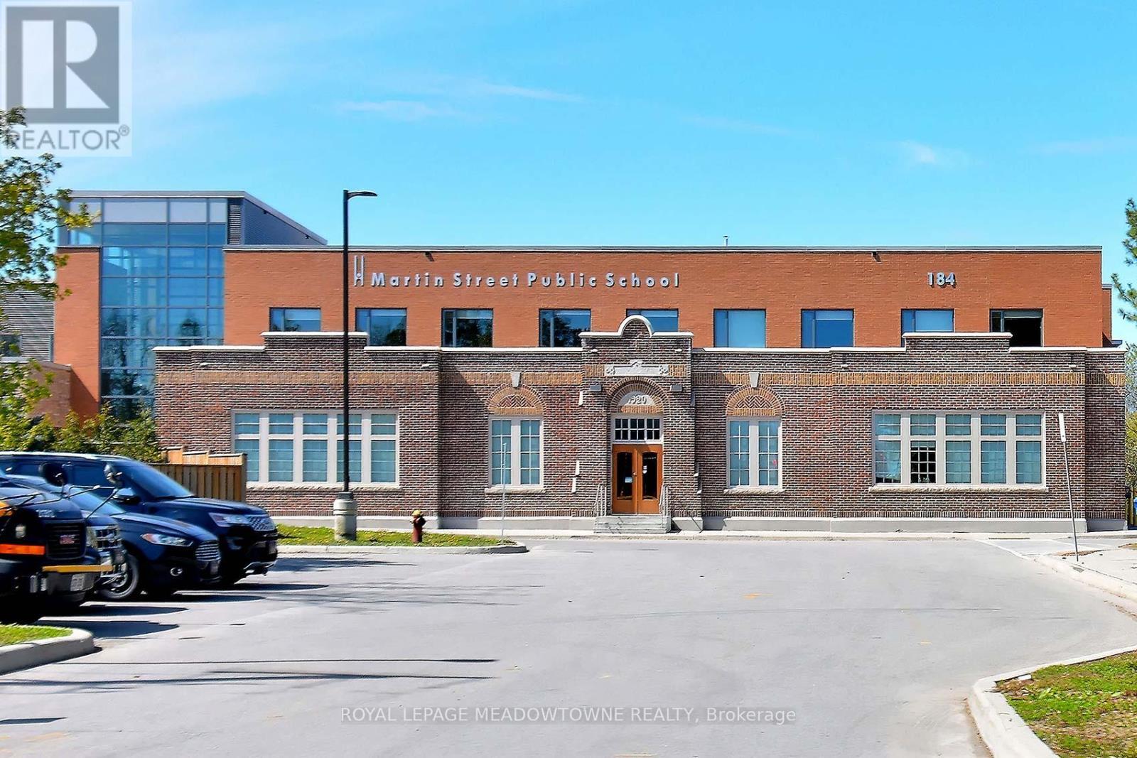 Lower - 462 Kingsleigh Court, Milton, ON - Outdoor With Facade