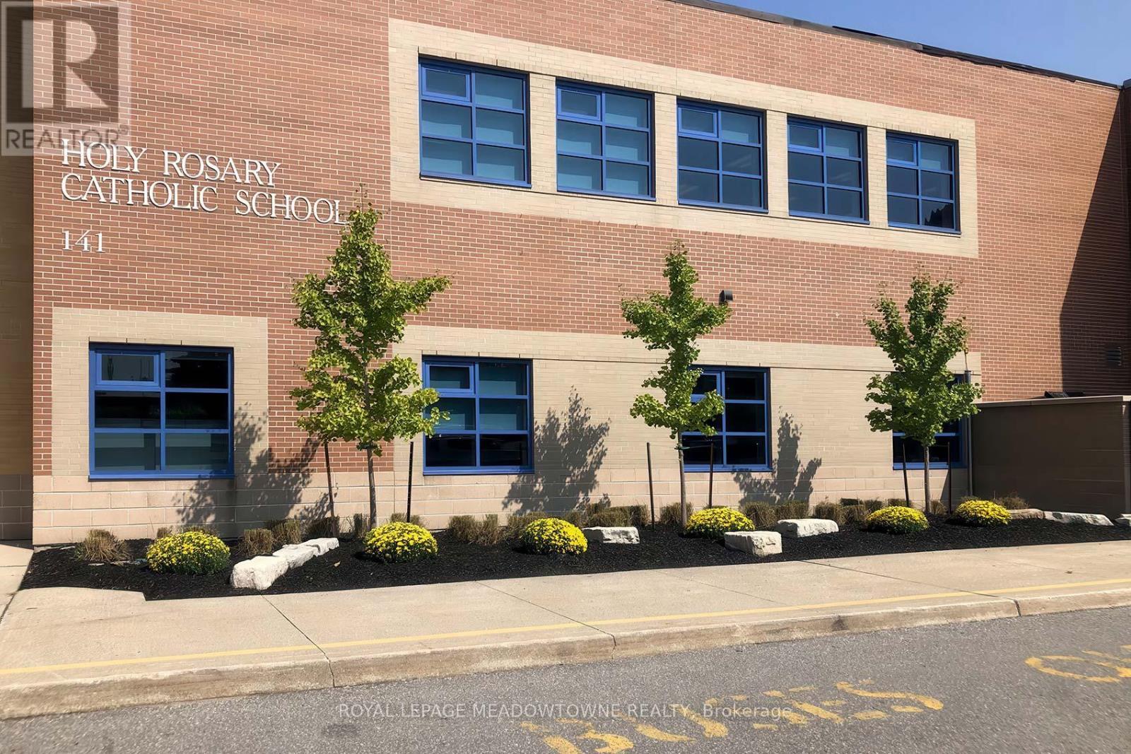 Lower - 462 Kingsleigh Court, Milton, ON - Outdoor With Facade