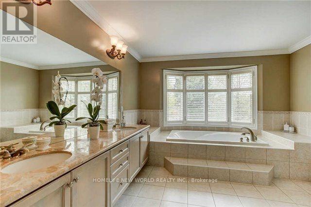 39 Green Meadows Circle, Toronto, ON - Indoor Photo Showing Bathroom