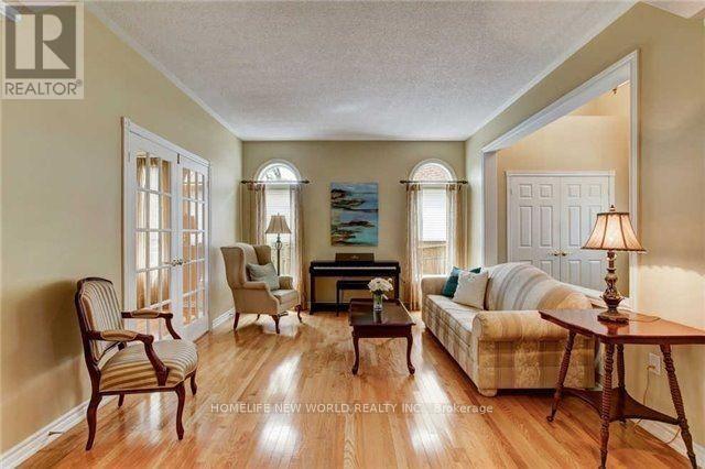 39 Green Meadows Circle, Toronto, ON - Indoor Photo Showing Living Room