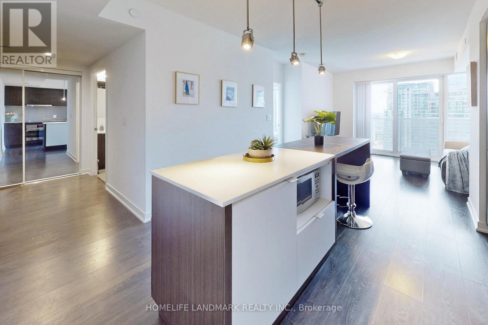 4705 - 100 Harbour Street, Toronto, ON - Indoor Photo Showing Kitchen