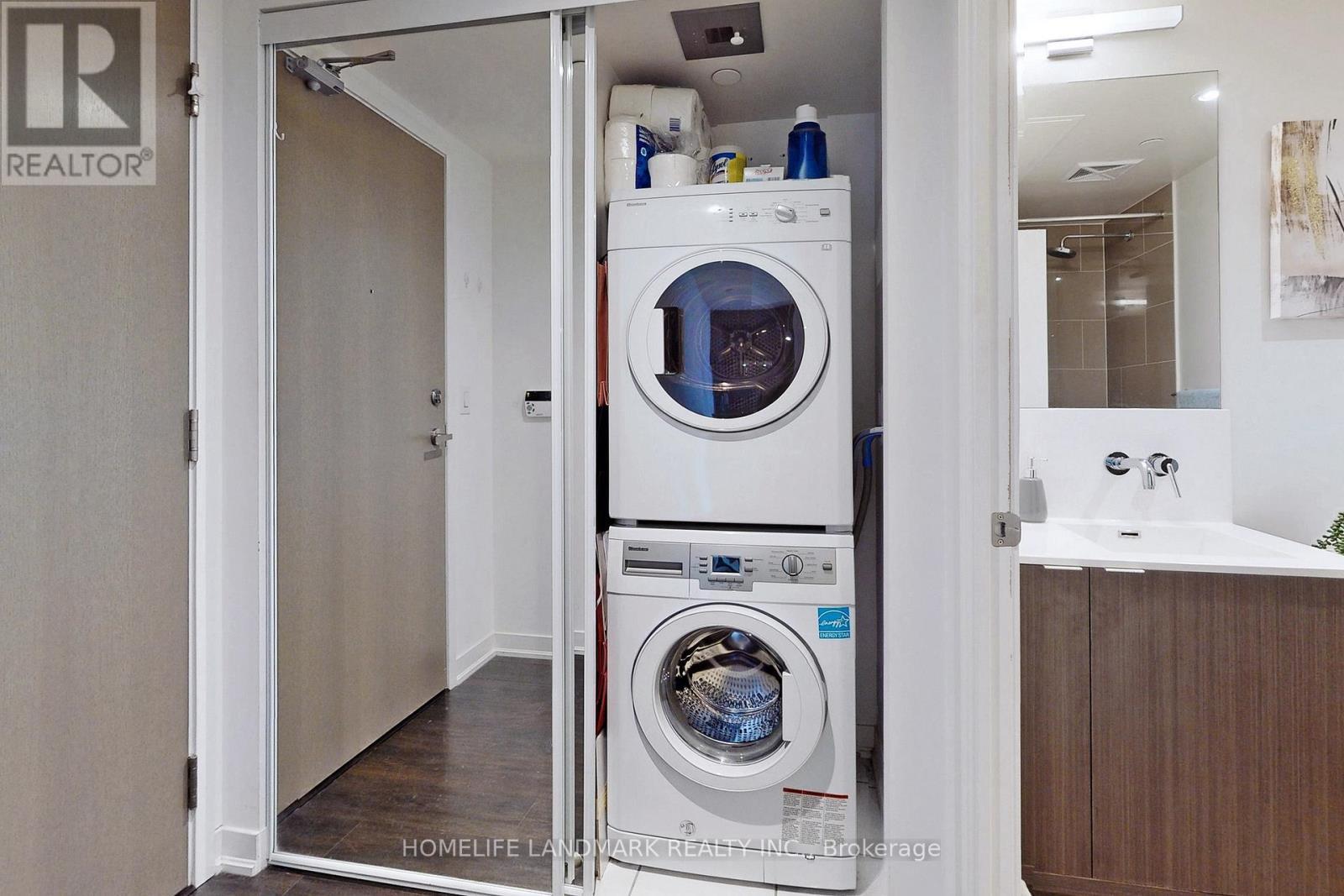 4705 - 100 Harbour Street, Toronto, ON - Indoor Photo Showing Laundry Room