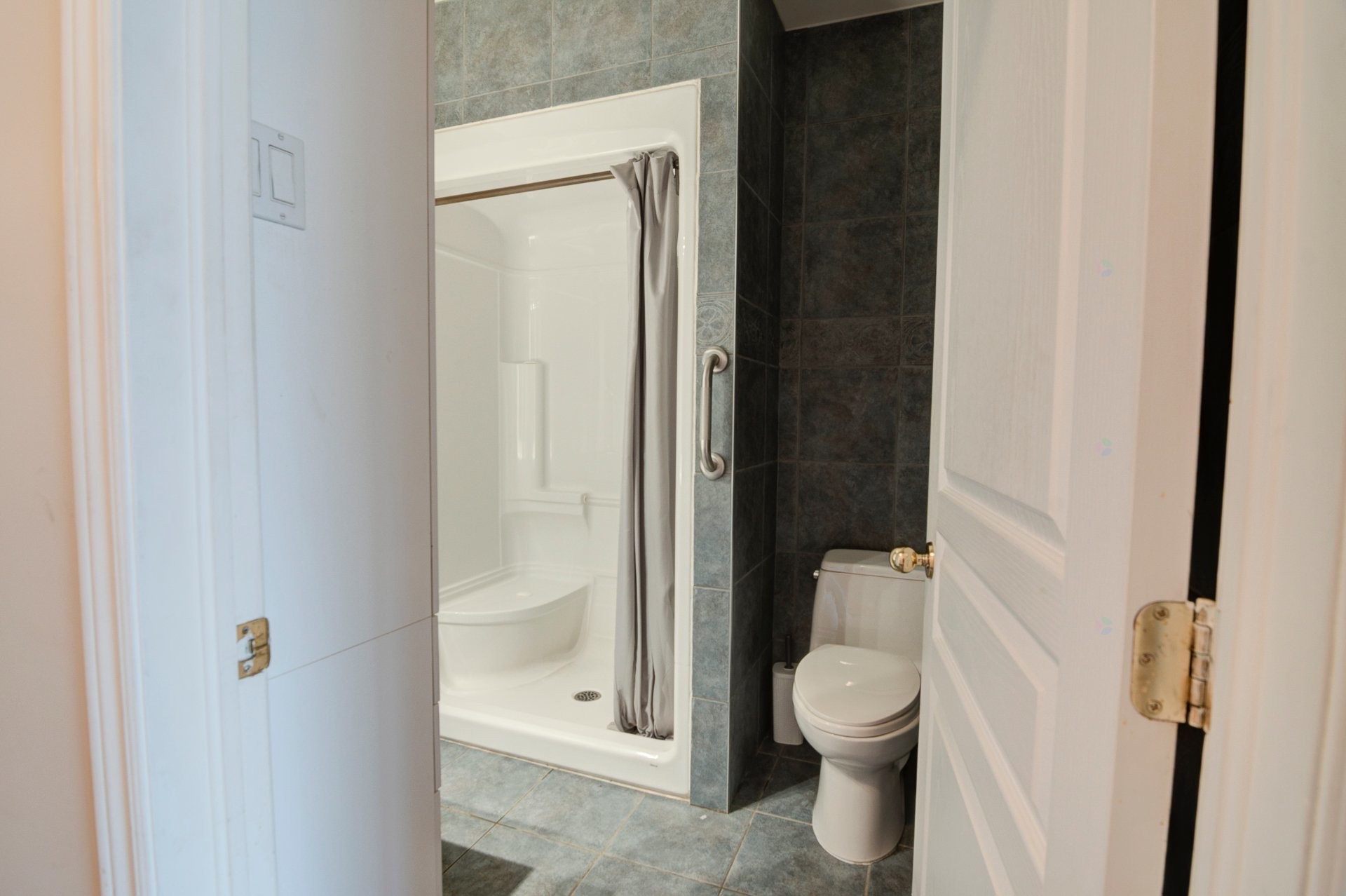 Salle de bains - 2384 Ch. Du Bord-Du-Lac, Montréal (L'Île-Bizard/Sainte-Geneviève), QC - Indoor Photo Showing Bathroom