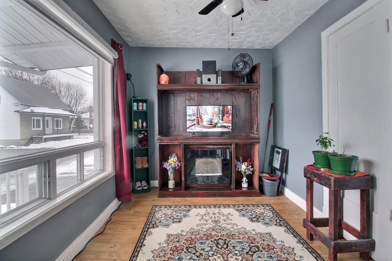 Living room - 454 Rue Labrecque, Saint-Honoré-De-Shenley, QC - Indoor Photo Showing Other Room