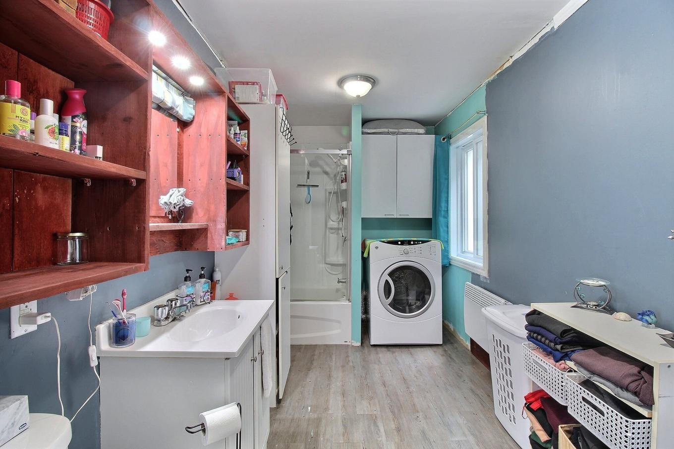 Bathroom - 454 Rue Labrecque, Saint-Honoré-De-Shenley, QC - Indoor Photo Showing Laundry Room