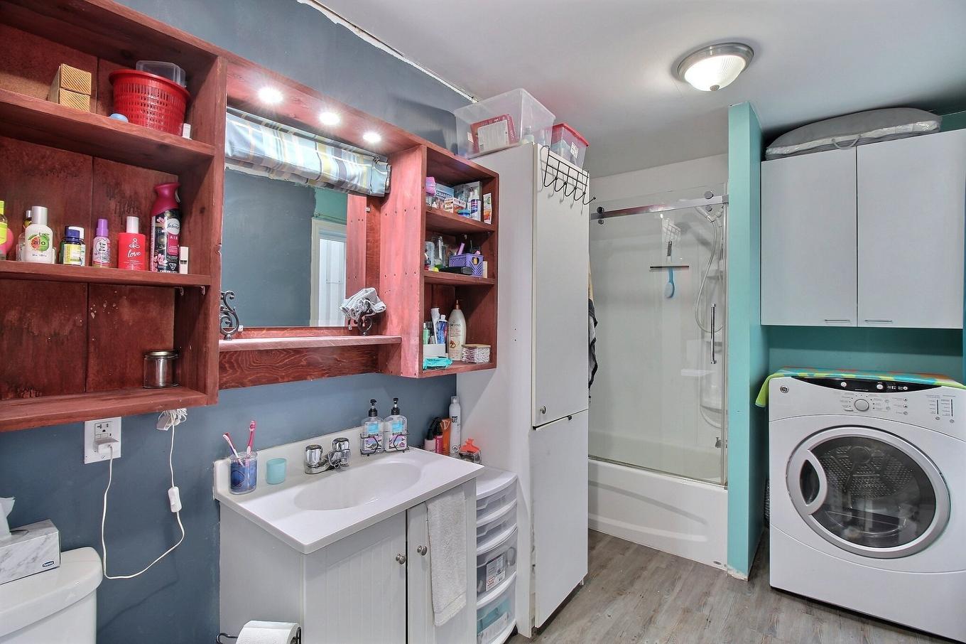 Bathroom - 454 Rue Labrecque, Saint-Honoré-De-Shenley, QC - Indoor Photo Showing Laundry Room