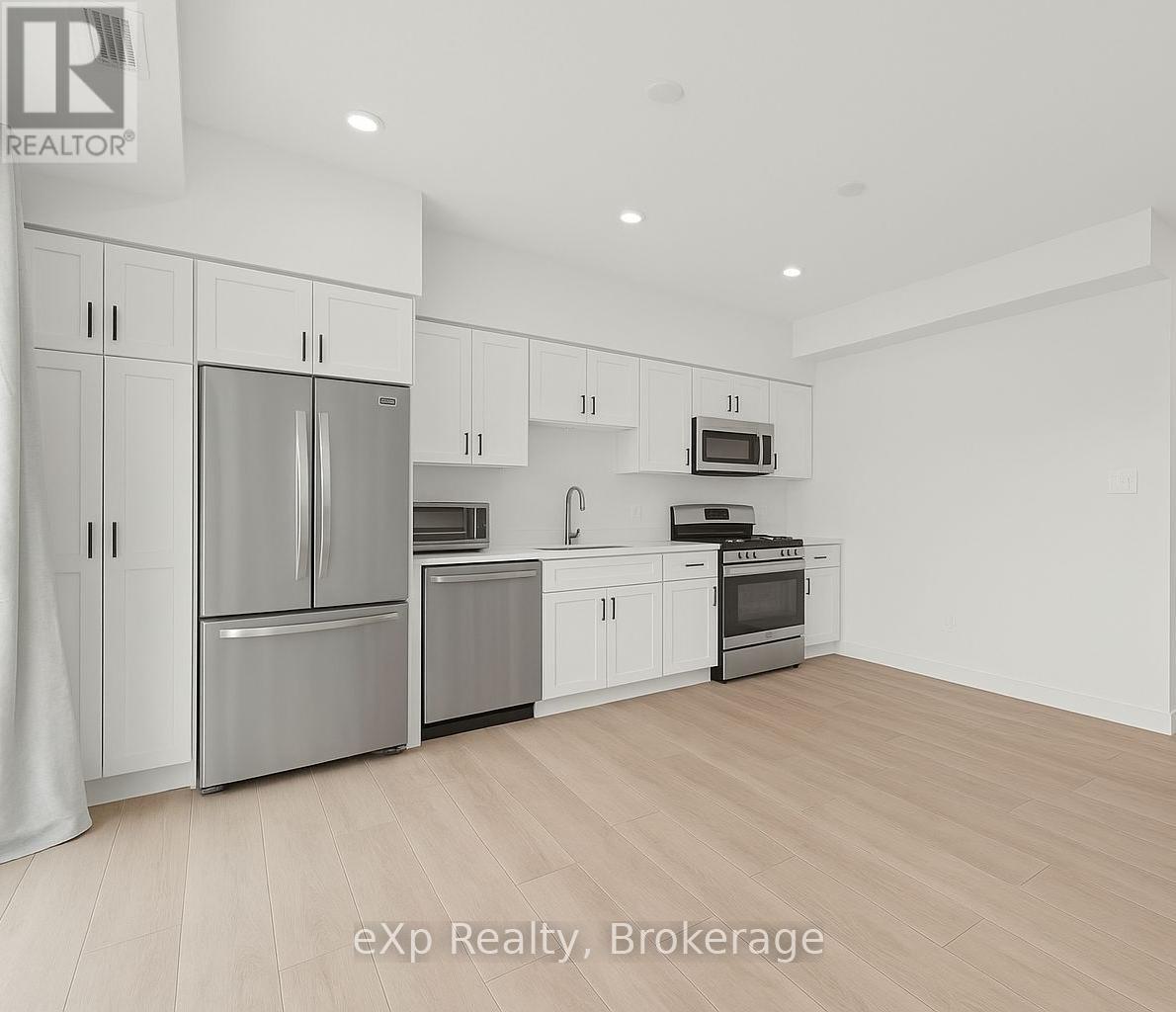 118 - 824 Woolwich Street, Guelph (Riverside Park), ON - Indoor Photo Showing Kitchen With Stainless Steel Kitchen