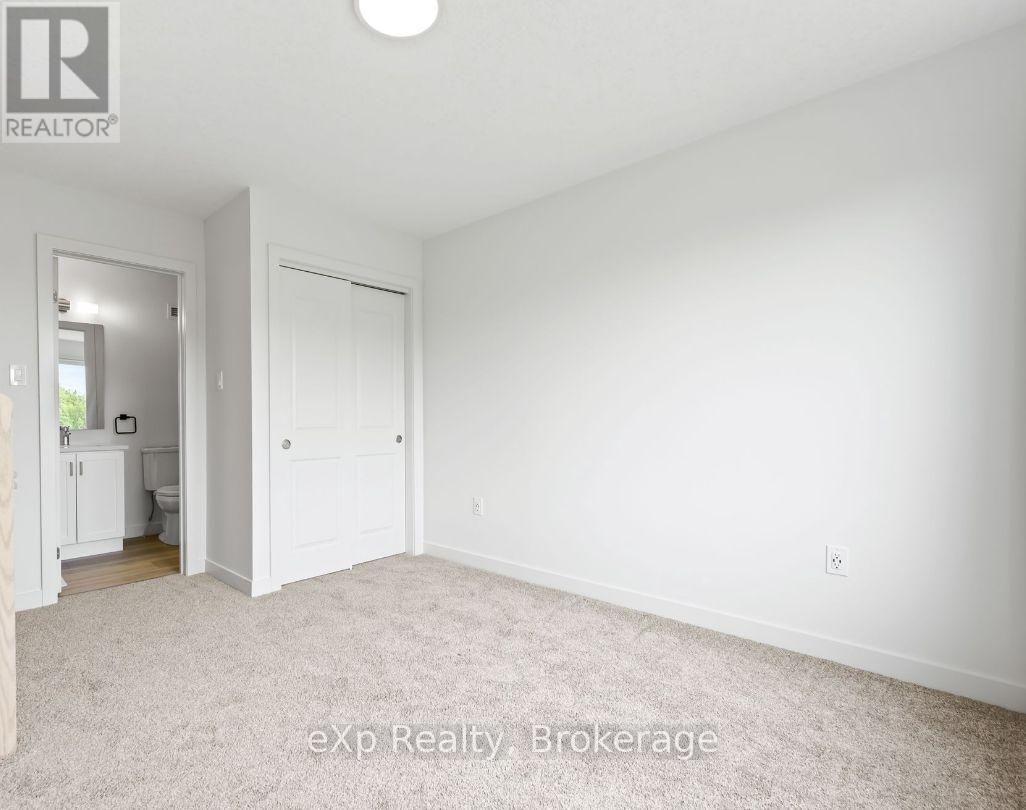 118 - 824 Woolwich Street, Guelph (Riverside Park), ON - Indoor Photo Showing Other Room