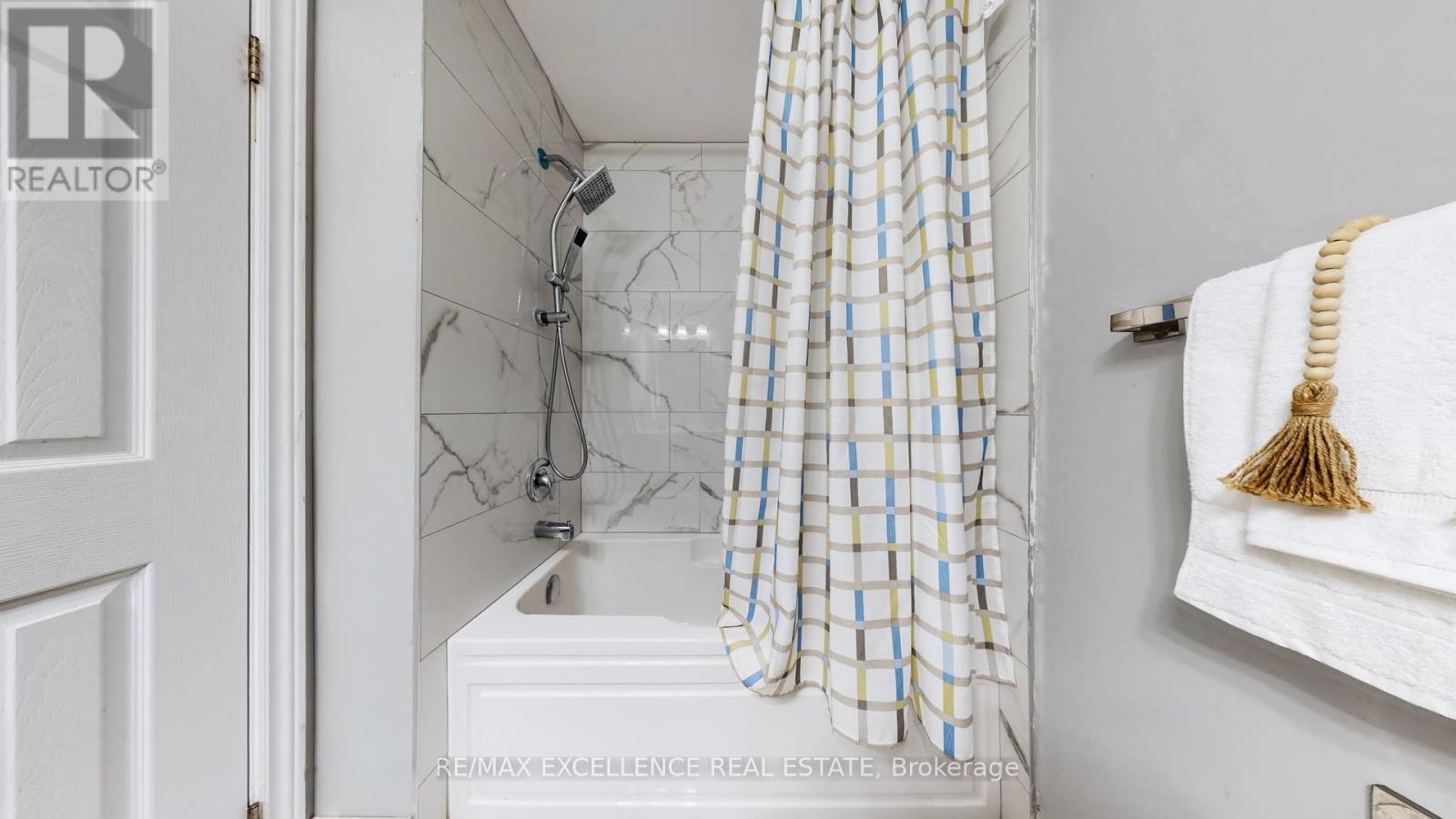 25 Vinewood Road, Caledon, ON - Indoor Photo Showing Bathroom