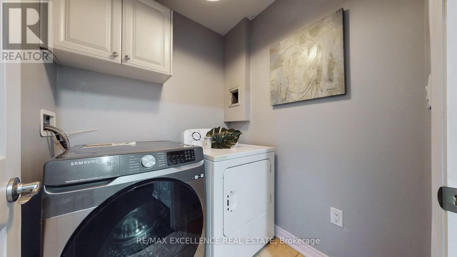 25 Vinewood Road, Caledon, ON - Indoor Photo Showing Laundry Room
